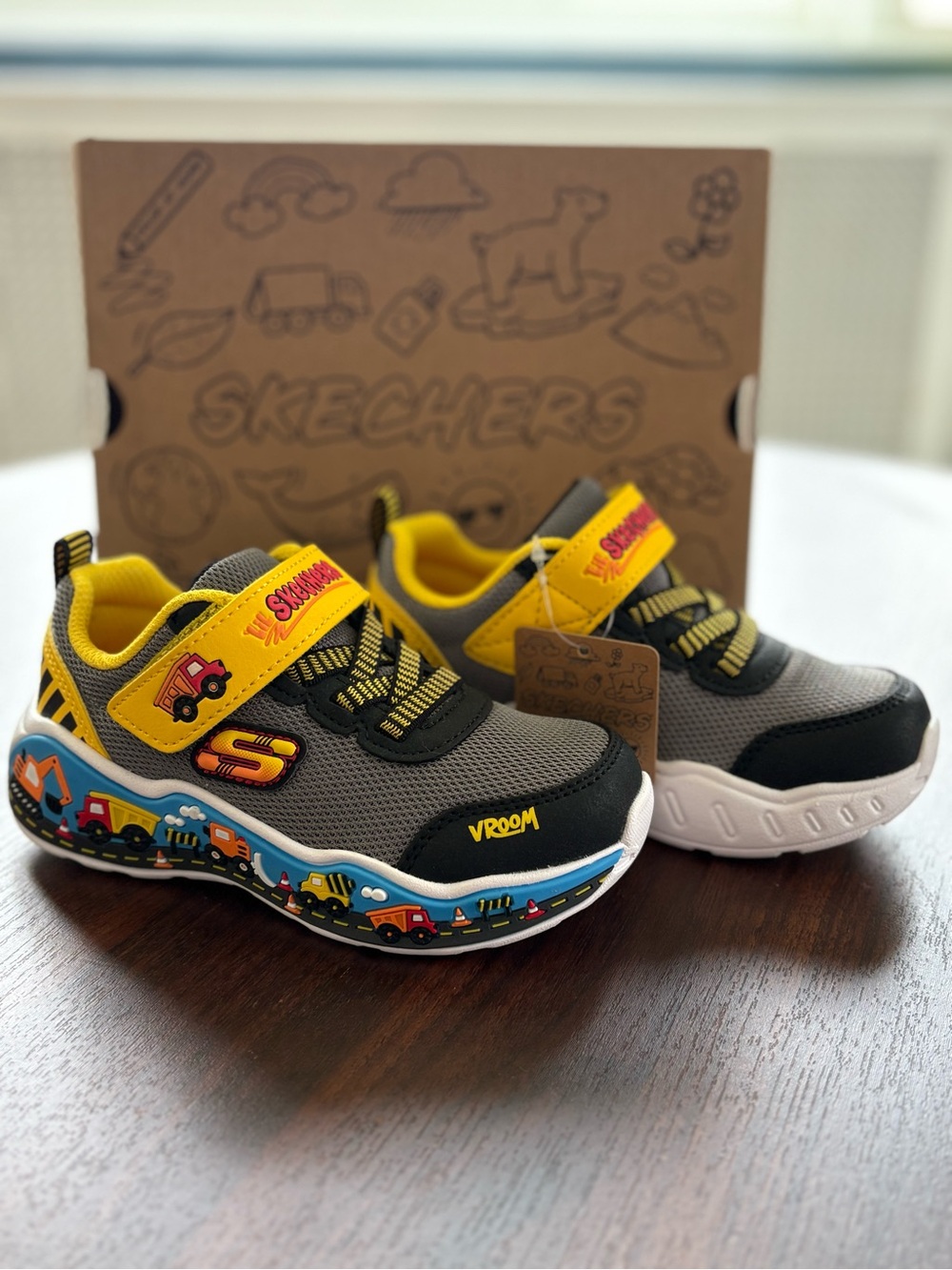 NEW Skechers Kids Vroom Sneakers Size 9